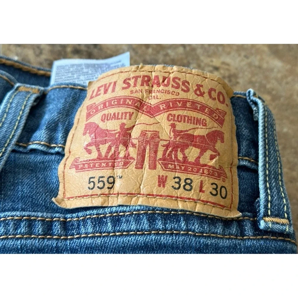 Levi's Men's 559 Blue Jeans Size 38x30 Denim Pockets Pants